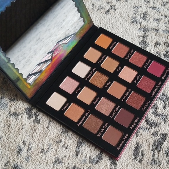 Violet Voss "Holy Grail" Eyeshadow Palette - Picture 4 of 6